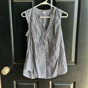 Medium checkered old navy button up tank top. Navy and white
